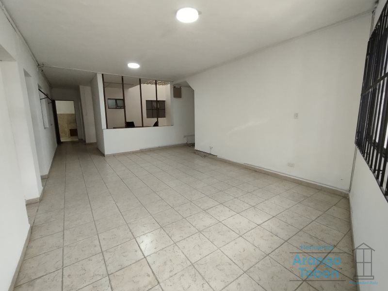 Casa-local en Arriendo en Laureles